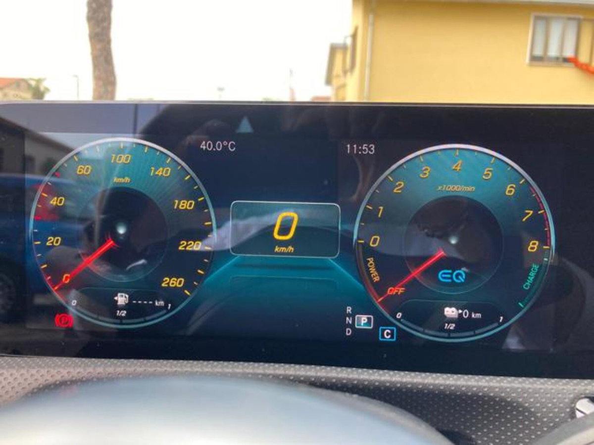 Mercedes-Benz Classe A Sedan 250 e Automatic EQ-Power 4p. Premium (8)