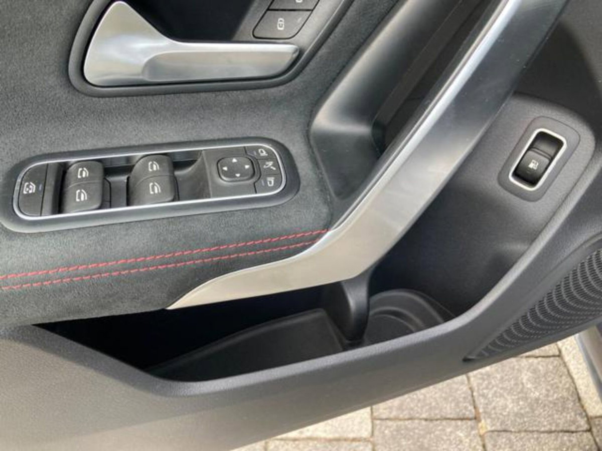 Mercedes-Benz Classe A Sedan 250 e Automatic EQ-Power 4p. Premium (9)
