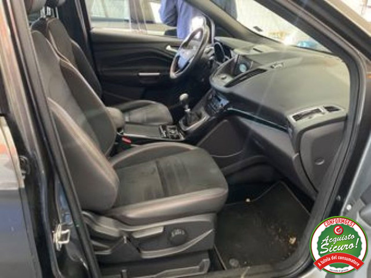Ford Kuga 1.5 EcoBoost 150 CV 2WD ST-Line (7)