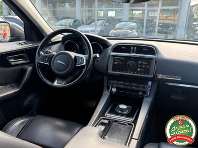 Jaguar F-Pace 2.0 D 180 CV AWD R-Sport (12)