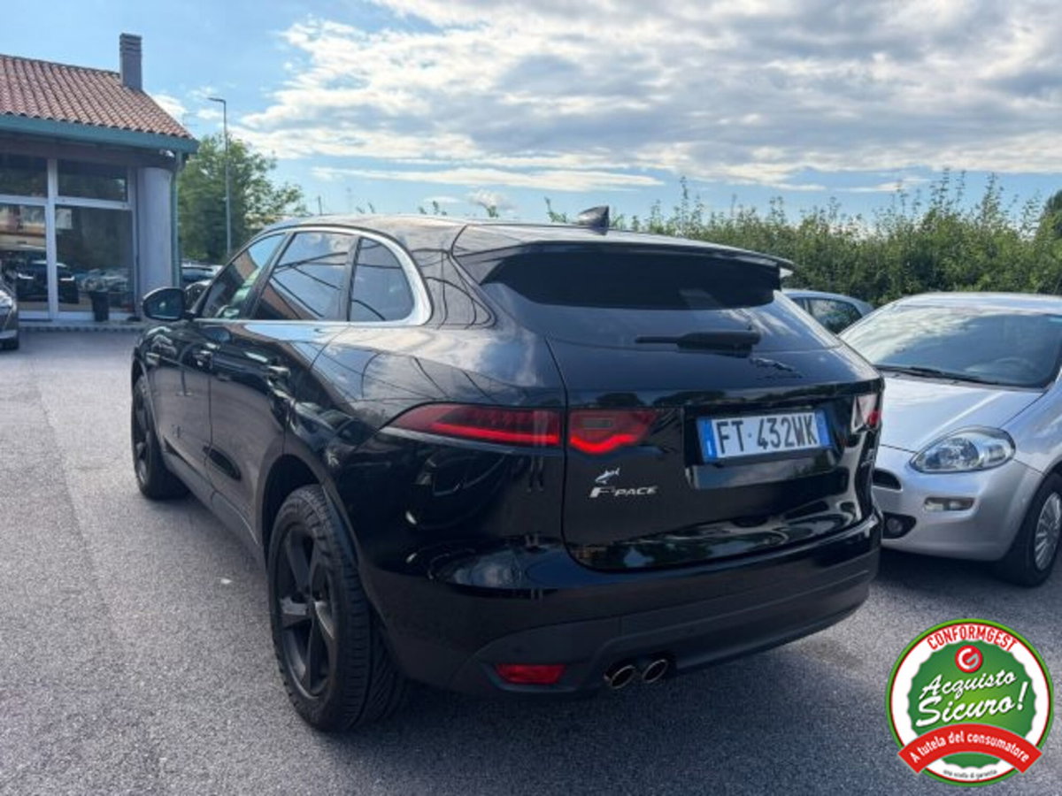 Jaguar F-Pace 2.0 D 180 CV AWD R-Sport (3)