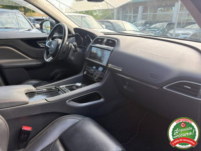 Jaguar F-Pace 2.0 D 180 CV AWD R-Sport (7)