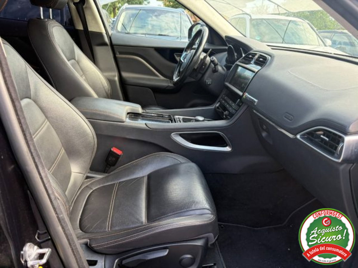 Jaguar F-Pace 2.0 D 180 CV AWD R-Sport (8)