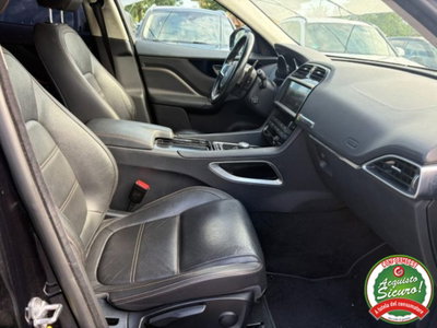 Jaguar F-Pace 2.0 D 180 CV AWD R-Sport (8)