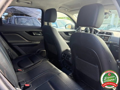Jaguar F-Pace 2.0 D 180 CV AWD R-Sport (9)