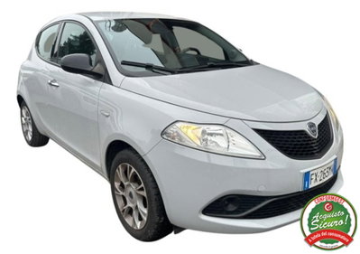 Lancia Ypsilon 1.2 69 CV 5 porte Gold (2)