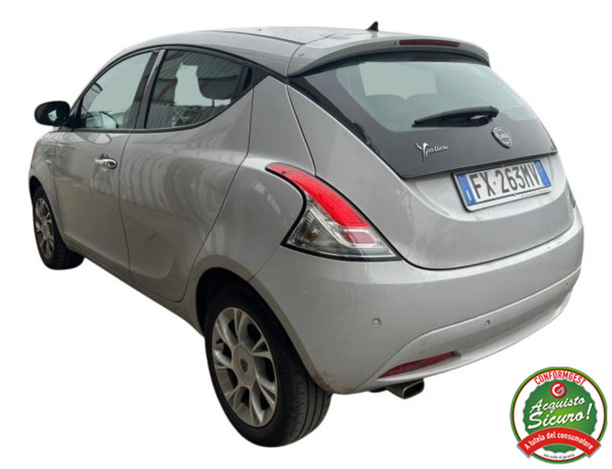 Lancia Ypsilon 1.2 69 CV 5 porte Gold (3)