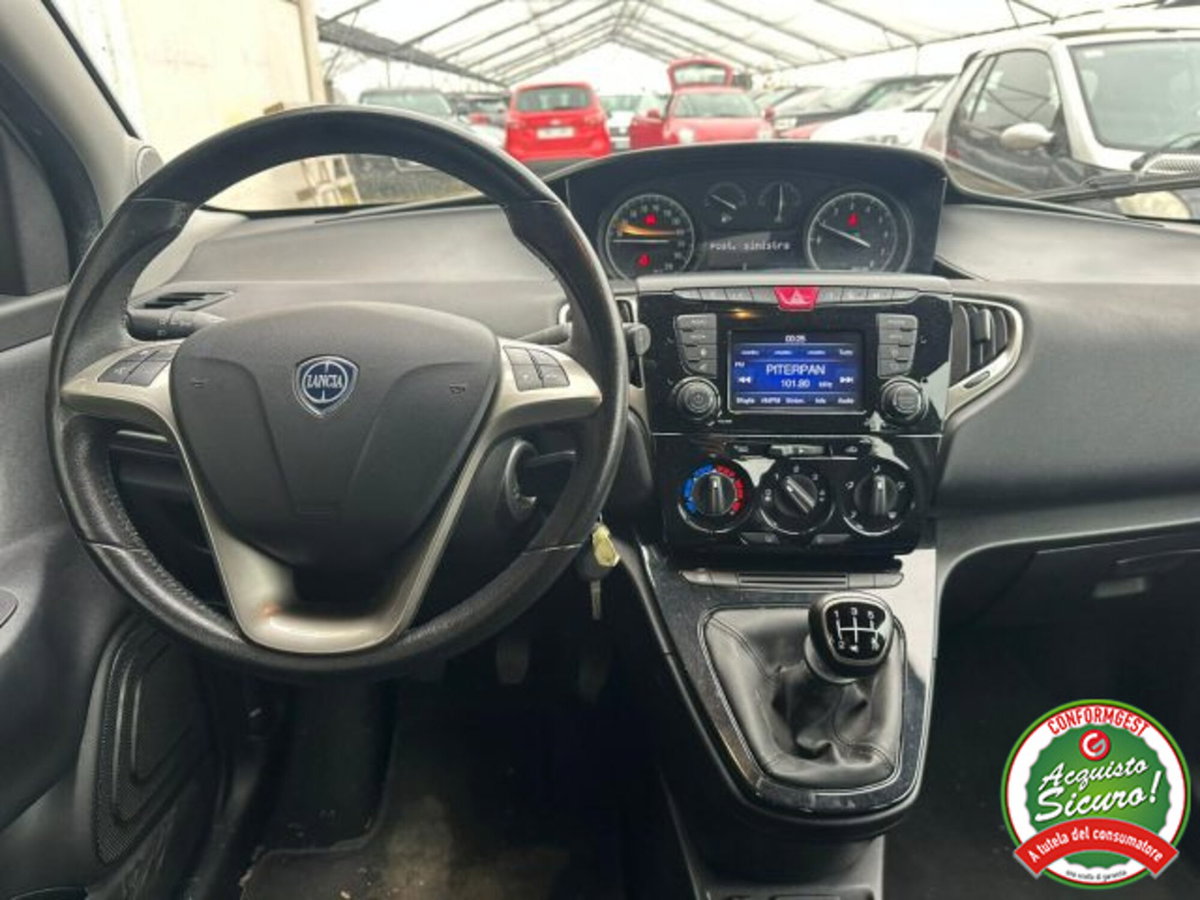 Lancia Ypsilon 1.2 69 CV 5 porte Gold (6)