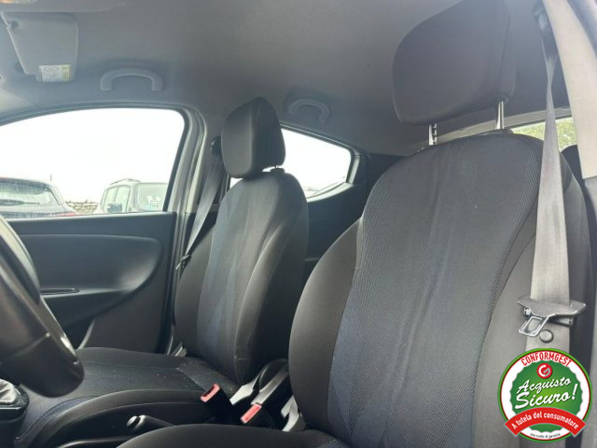 Lancia Ypsilon 1.2 69 CV 5 porte Gold (7)