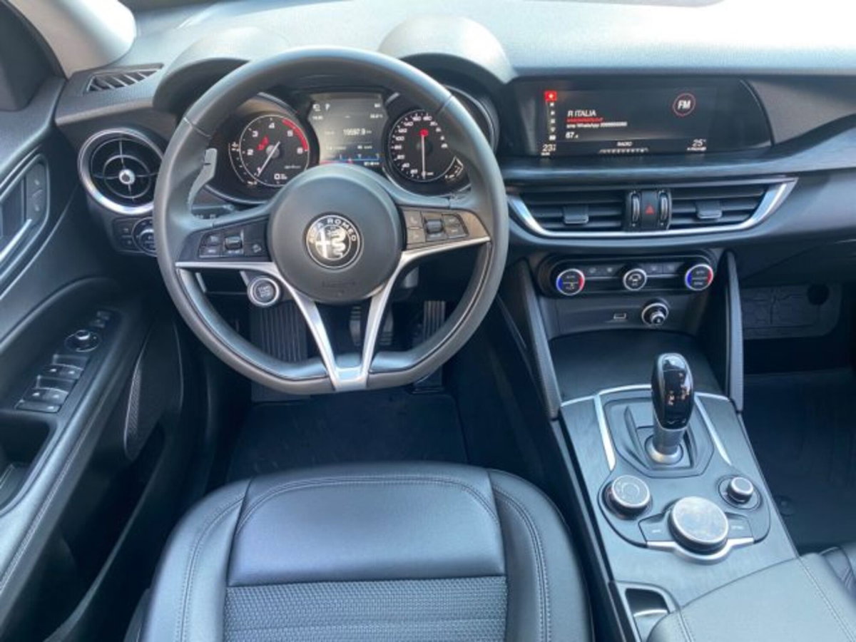 Alfa Romeo Stelvio Stelvio 2.2 Turbodiesel 180 CV AT8 RWD Executive (13)