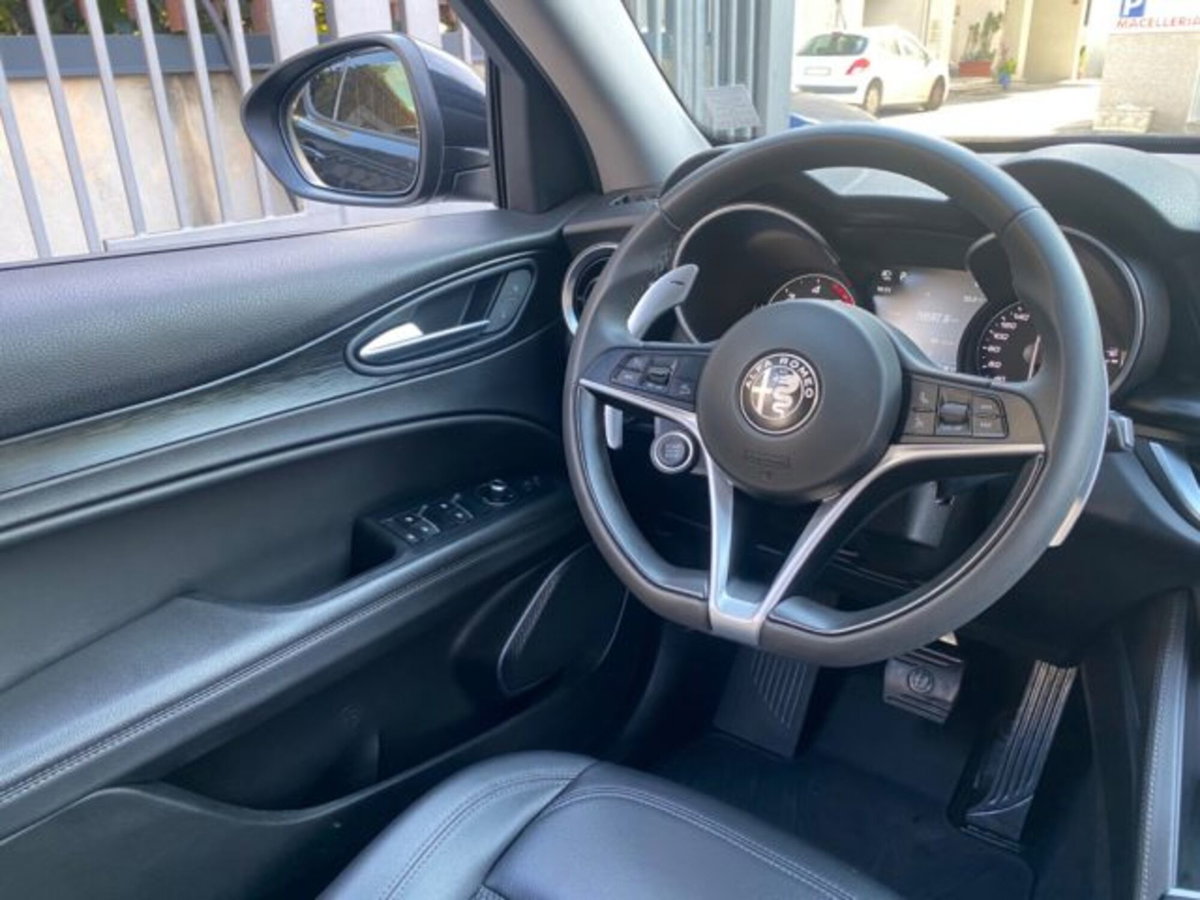 Alfa Romeo Stelvio Stelvio 2.2 Turbodiesel 180 CV AT8 RWD Executive (16)