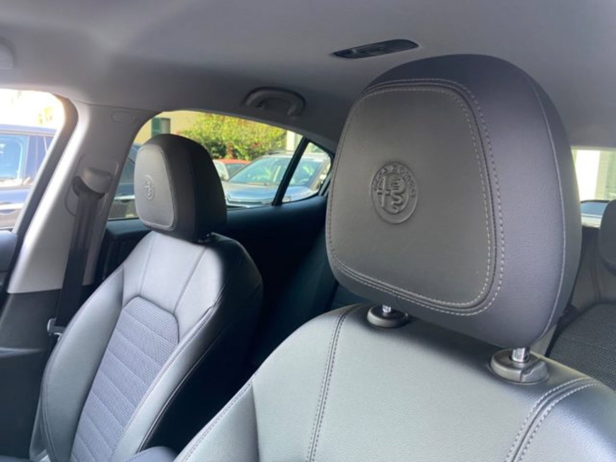 Alfa Romeo Stelvio Stelvio 2.2 Turbodiesel 180 CV AT8 RWD Executive (18)