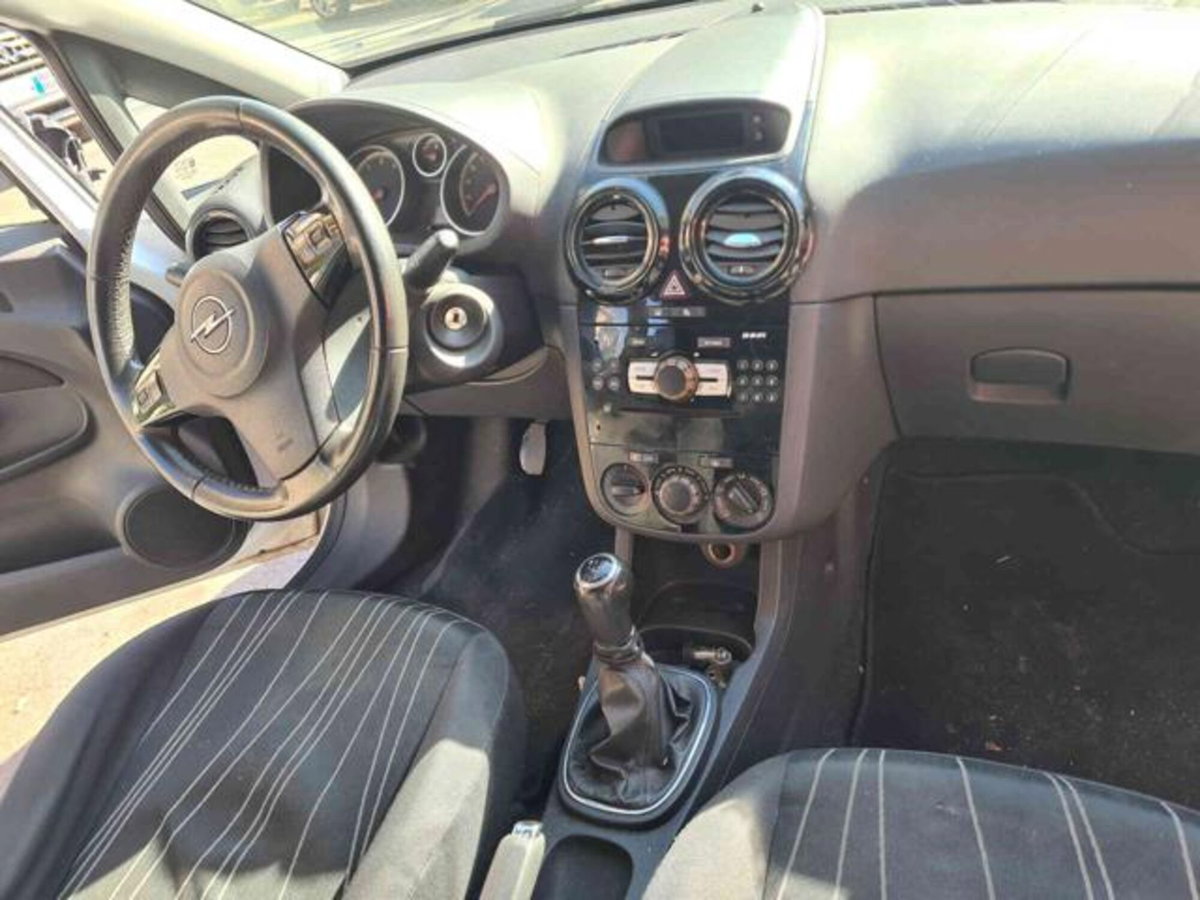 Opel Corsa 1.2 80CV 3 porte GPL-TECH Club (5)