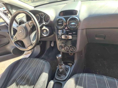 Opel Corsa 1.2 80CV 3 porte GPL-TECH Club (5)