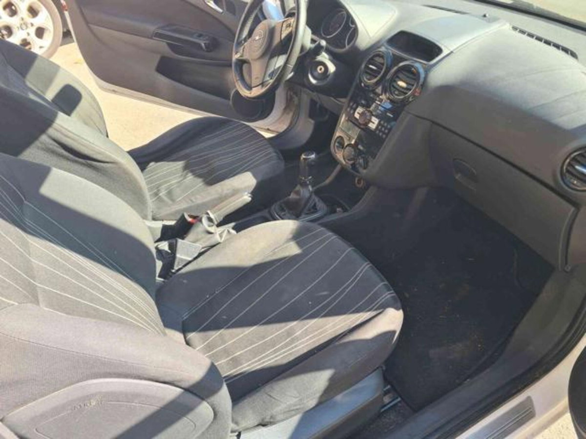 Opel Corsa 1.2 80CV 3 porte GPL-TECH Club (6)