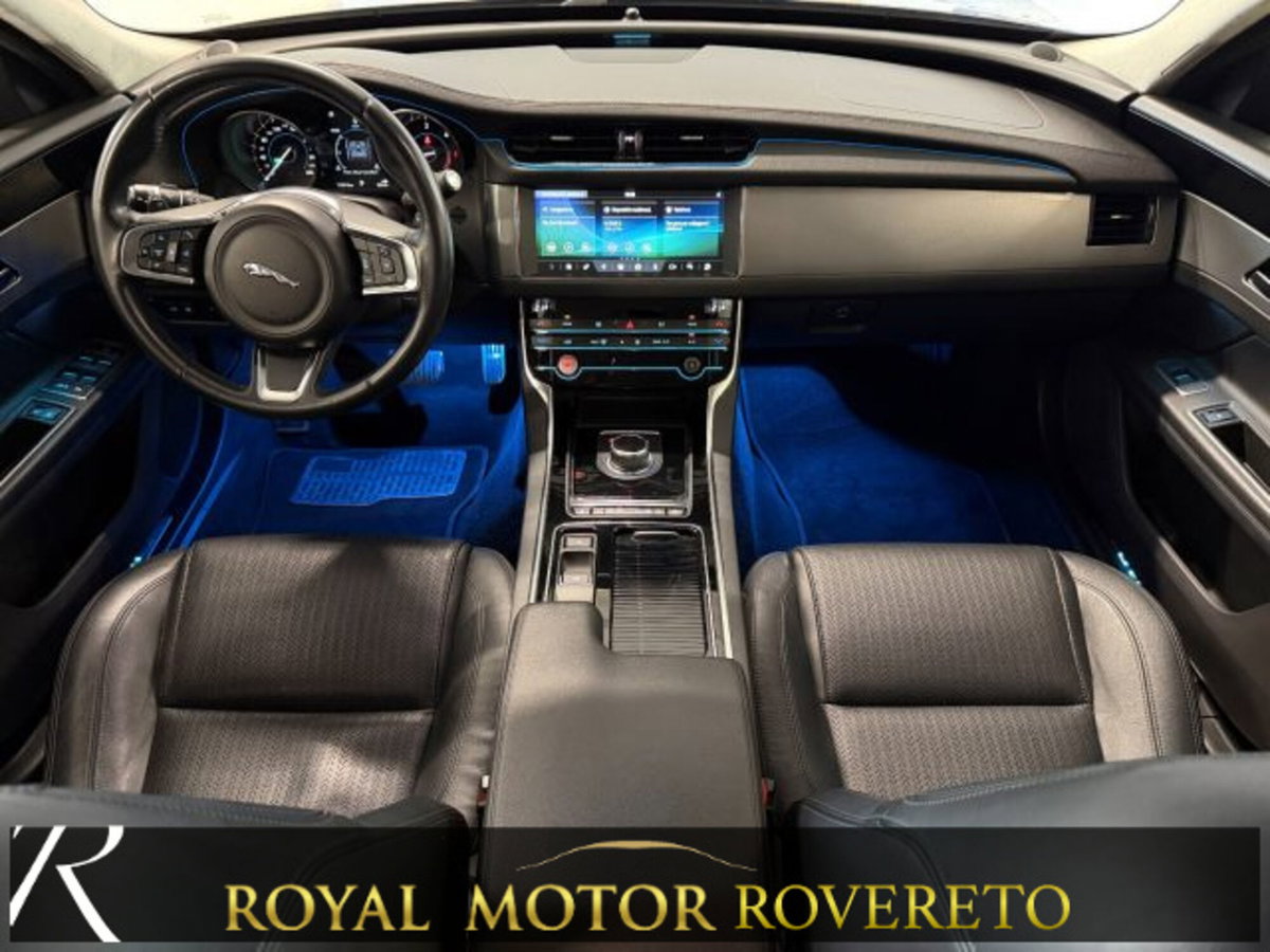 Jaguar XF 2.0 D 180 CV AWD aut. Prestige (14)