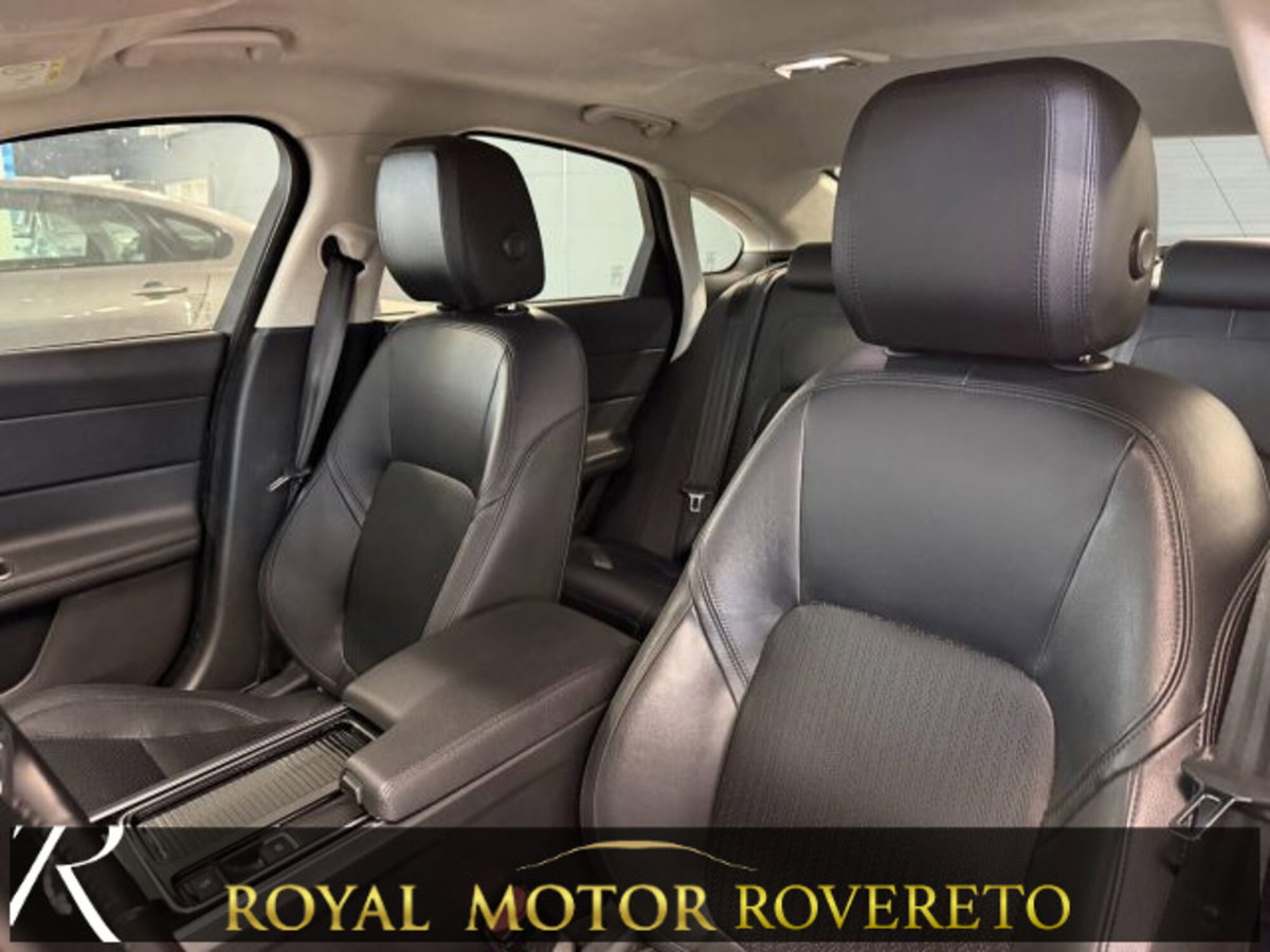 Jaguar XF 2.0 D 180 CV AWD aut. Prestige (9)