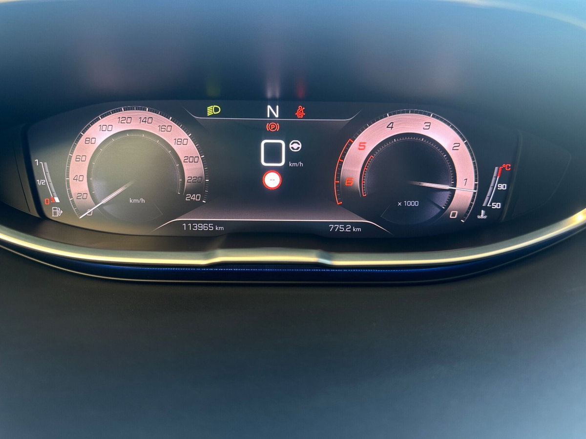 Peugeot 3008 BlueHDi 130 S&S EAT8 GT Pack (9)