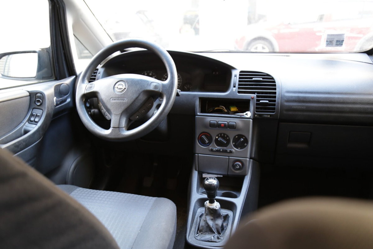Opel Zafira 16V cat Elegance (10)