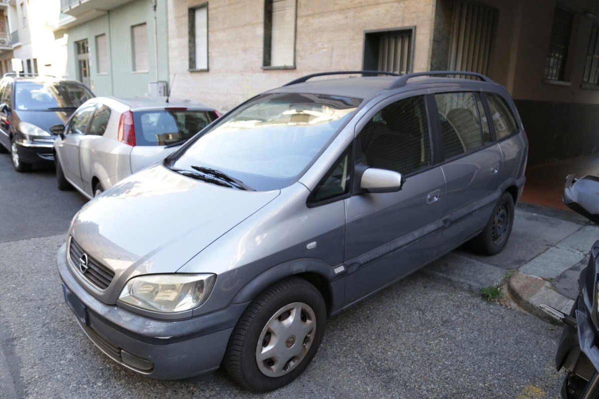 Opel Zafira 16V cat Elegance (2)
