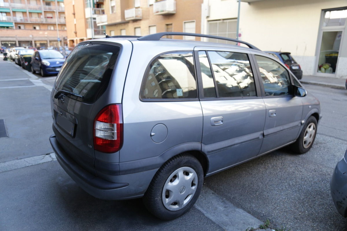 Opel Zafira 16V cat Elegance (4)