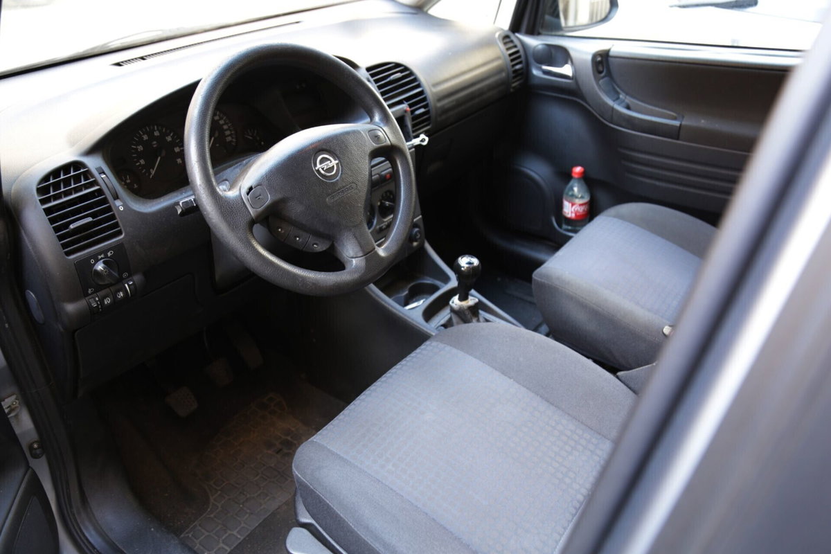 Opel Zafira 16V cat Elegance (7)