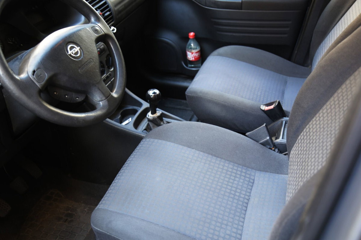 Opel Zafira 16V cat Elegance (8)