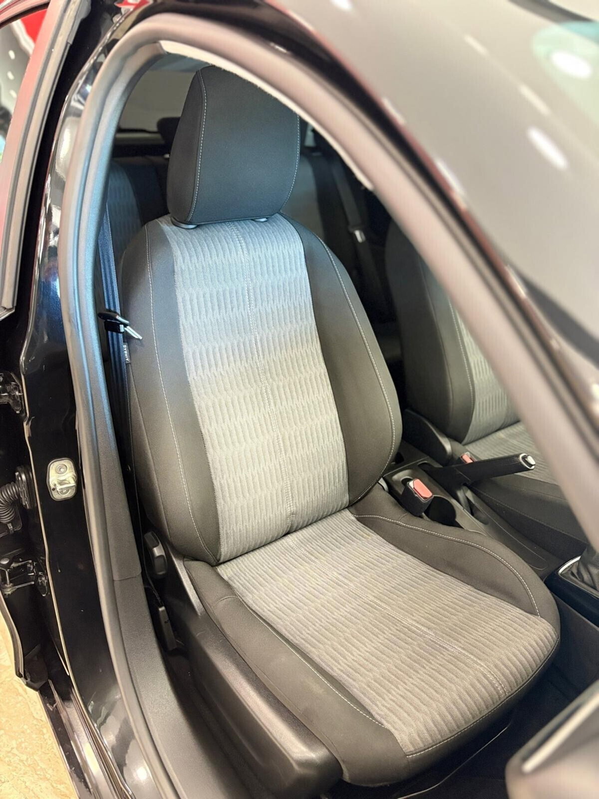 Opel Corsa 1.2 Edition (16)