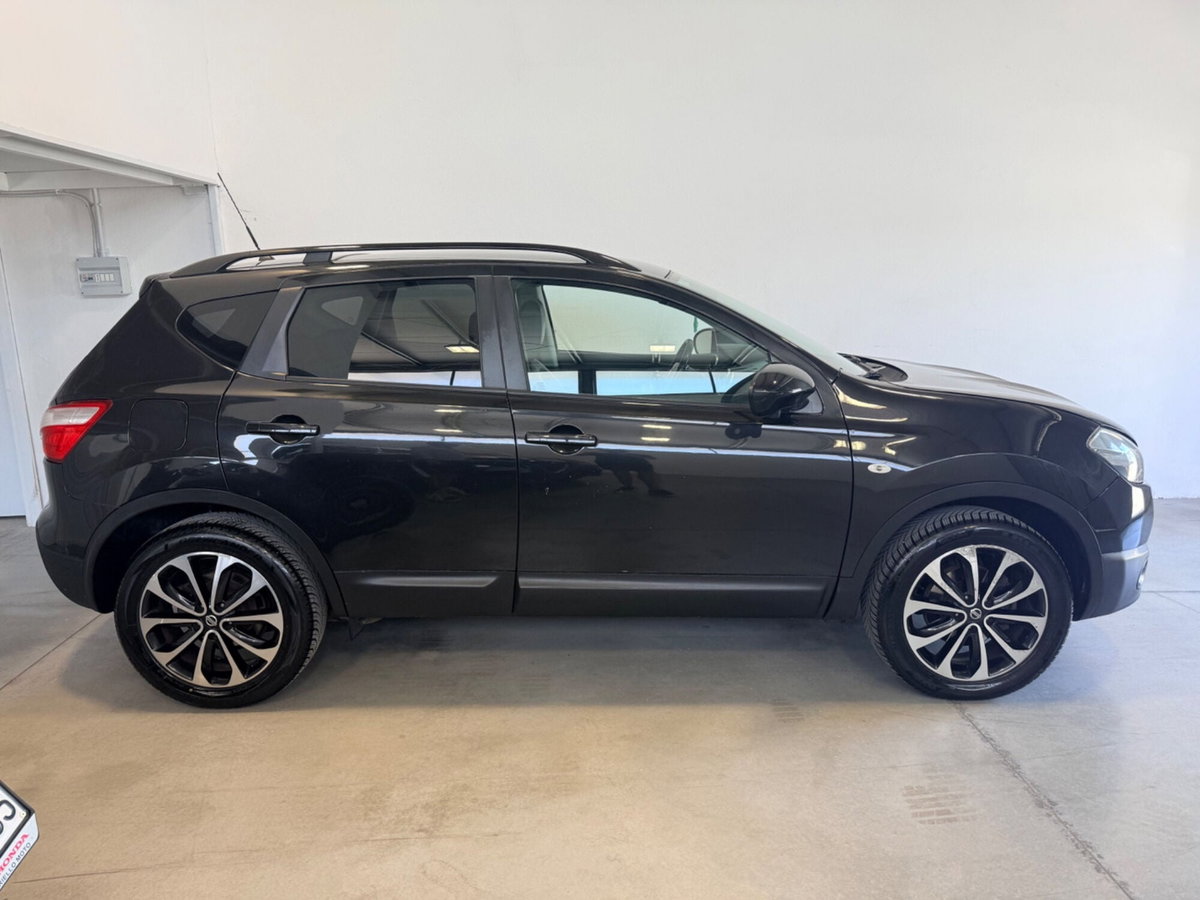 Nissan Qashqai 1.5 dCi DPF Tekna (2)