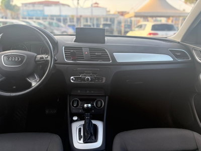 Audi Q3 2.0 TDI 120 CV S tronic Business (9)