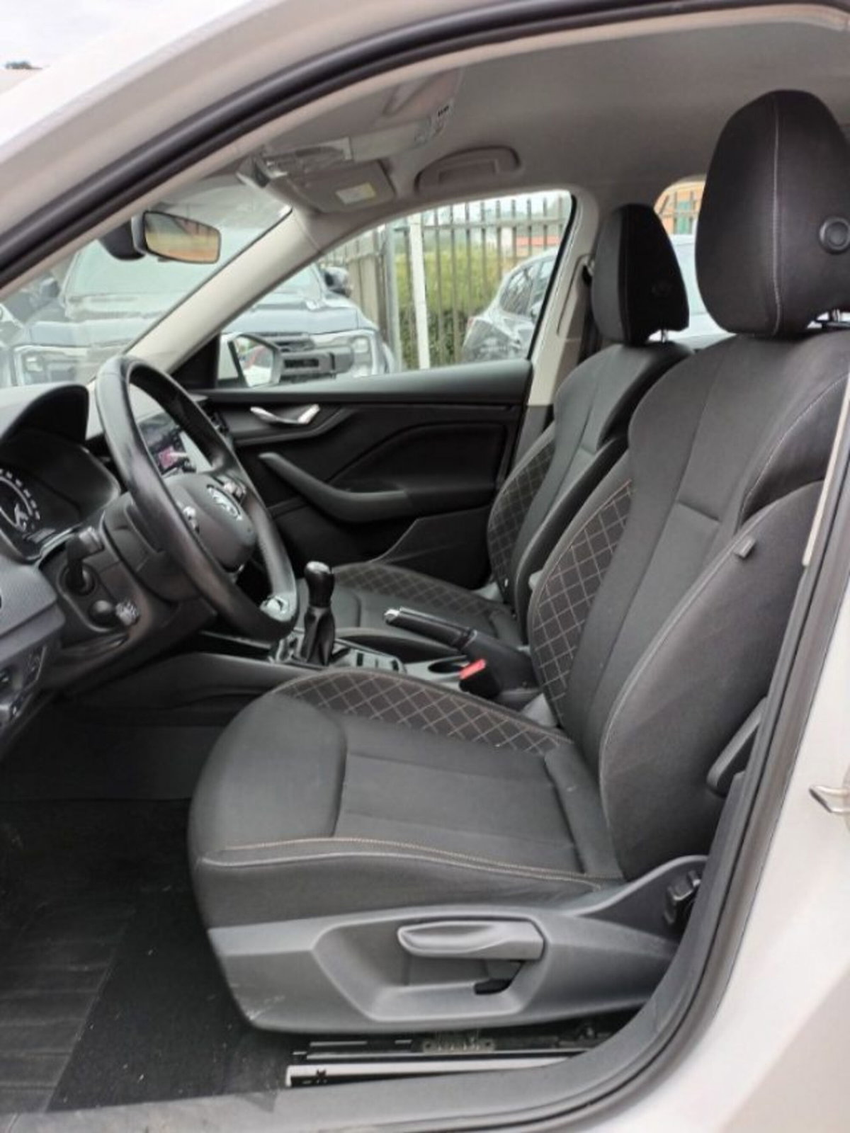 Skoda Kamiq 1.0 tsi Style 95cv (5)