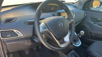 Lancia Ypsilon 1.0 FireFly 5 porte S&S Hybrid Gold Plus (11)