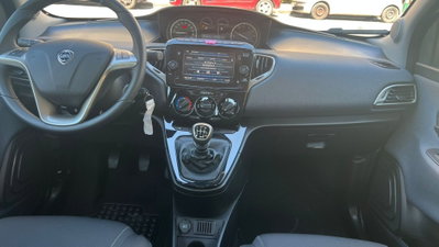 Lancia Ypsilon 1.0 FireFly 5 porte S&S Hybrid Gold Plus (12)