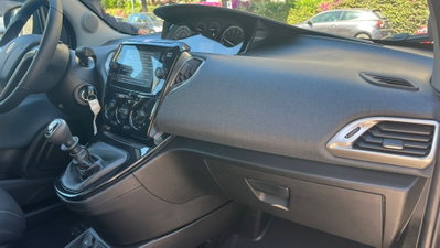 Lancia Ypsilon 1.0 FireFly 5 porte S&S Hybrid Gold Plus (13)