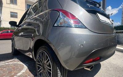 Lancia Ypsilon 1.0 FireFly 5 porte S&S Hybrid Gold Plus (7)