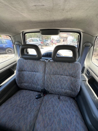 Suzuki Jimny 1.3i 16V cat 4WD JLX (8)