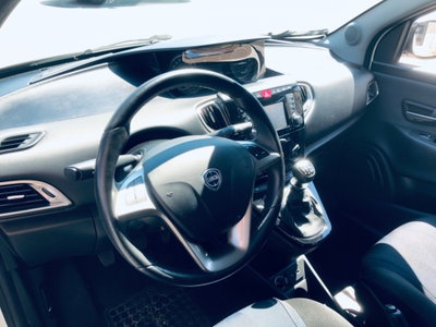 Lancia Ypsilon 1.0 FireFly 5 porte S&S Hybrid Ecochic Gold (15)