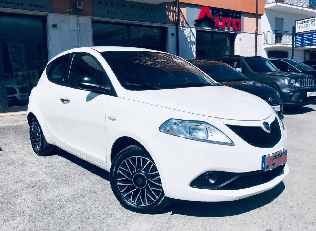 Lancia Ypsilon 1.0 FireFly 5 porte S&S Hybrid Ecochic Gold (2)