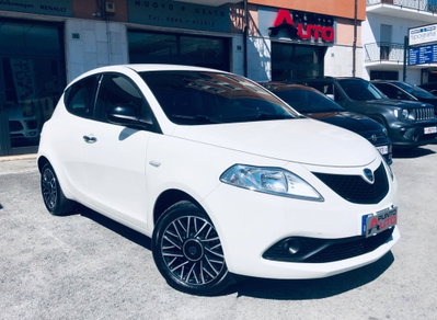 Lancia Ypsilon 1.0 FireFly 5 porte S&S Hybrid Ecochic Gold (2)
