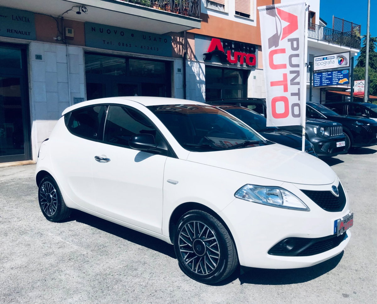 Lancia Ypsilon 1.0 FireFly 5 porte S&S Hybrid Ecochic Gold (4)
