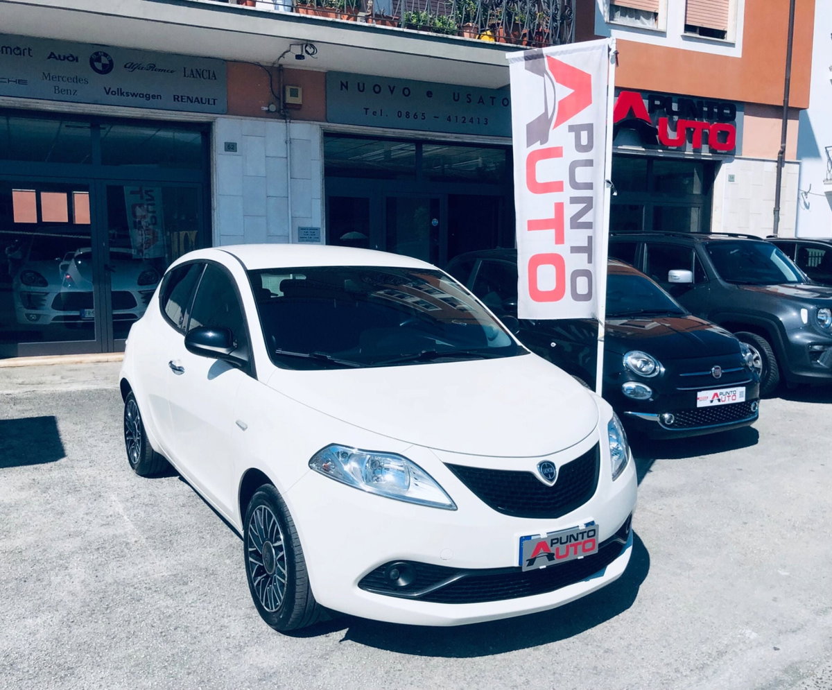 Lancia Ypsilon 1.0 FireFly 5 porte S&S Hybrid Ecochic Gold (7)
