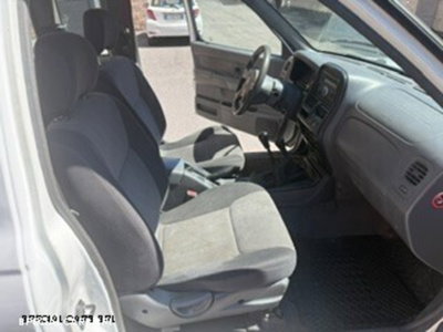 Nissan NP300 2.5 D 2p. King Cab Easy (12)
