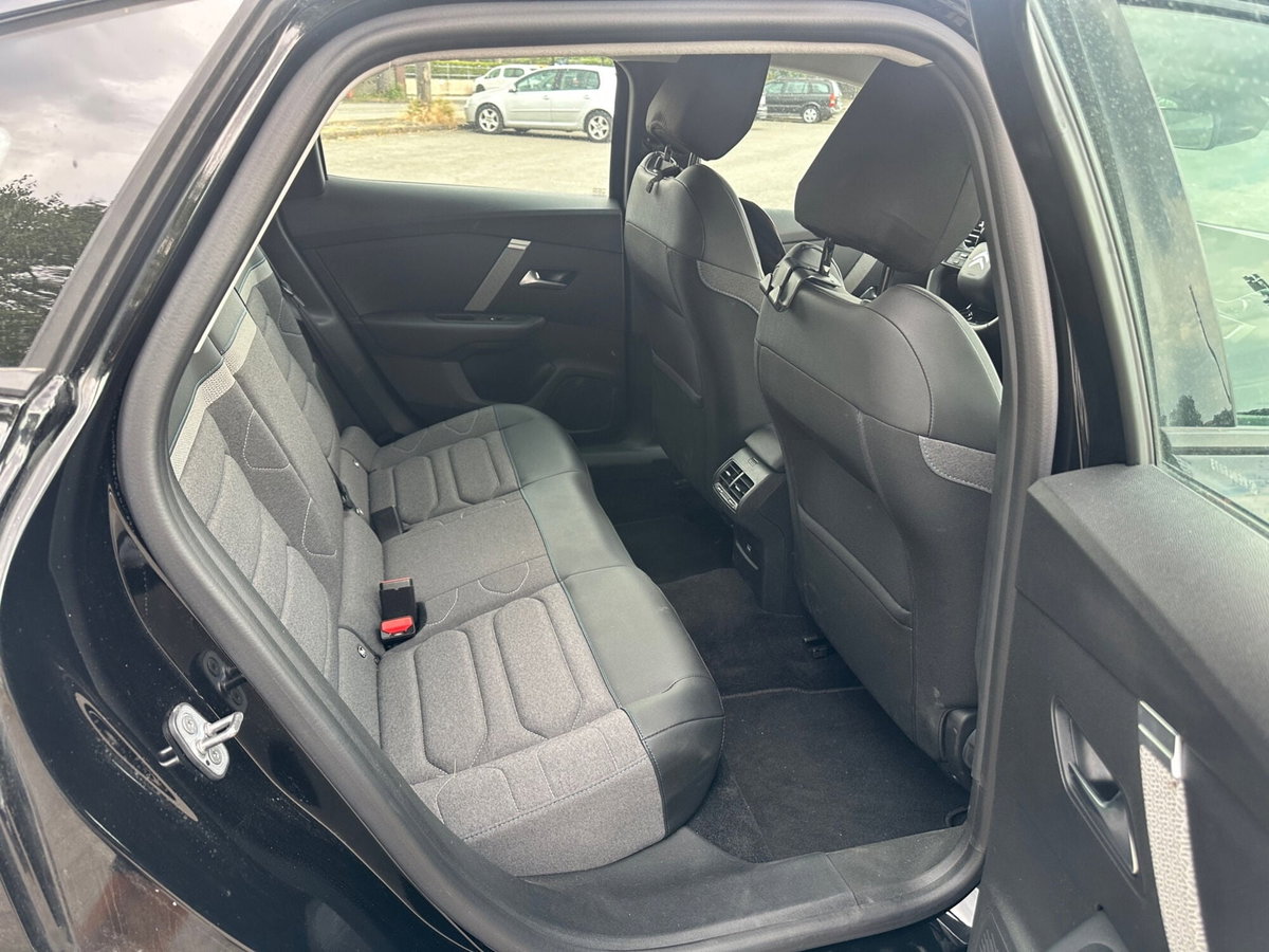 Citroen C4 PureTech 130 S&S Shine (14)