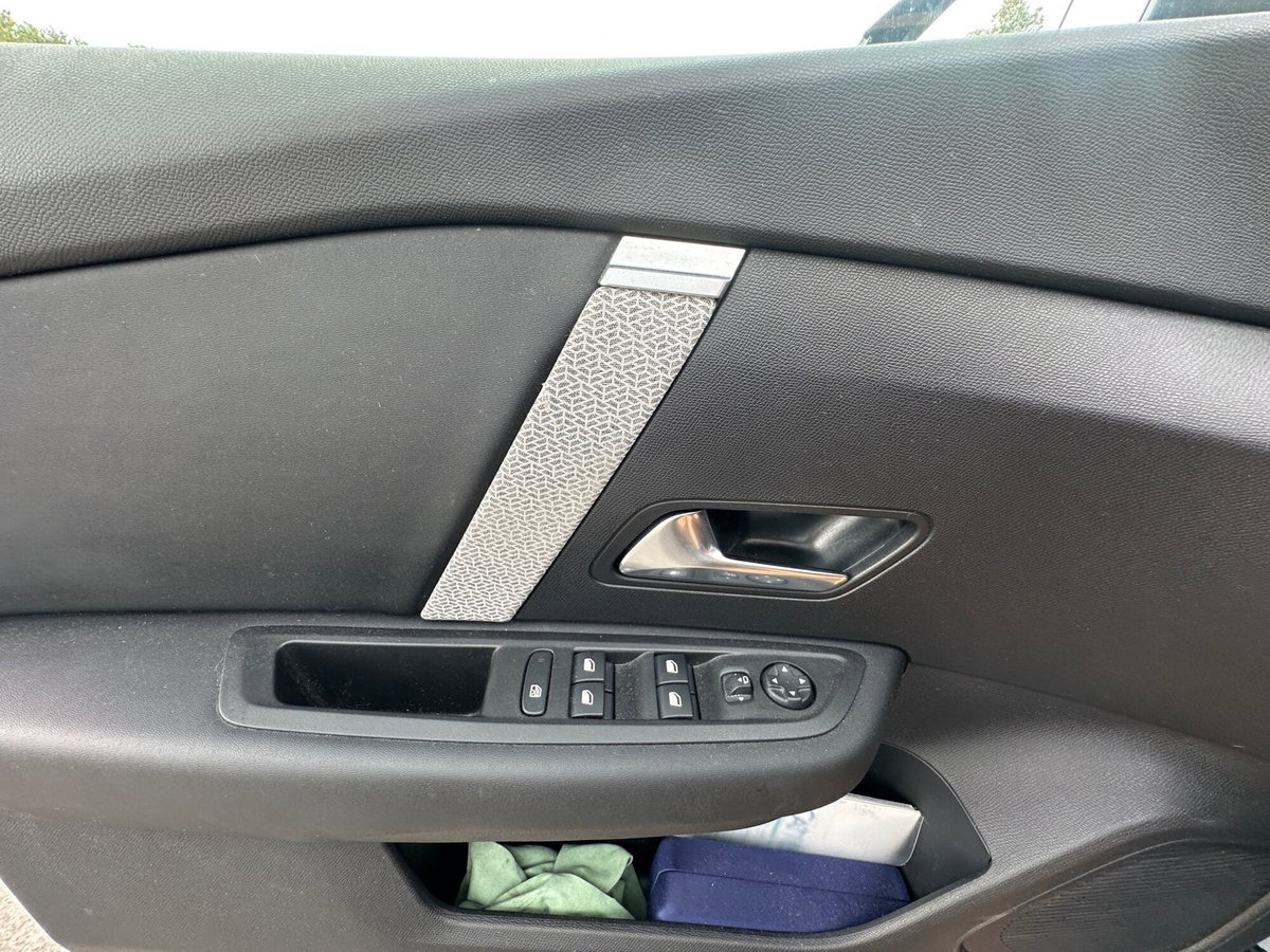 Citroen C4 PureTech 130 S&S Shine (17)
