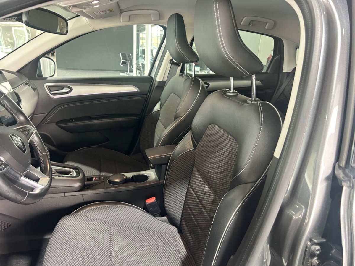 Renault Arkana E-Tech 145 CV Intens (9)