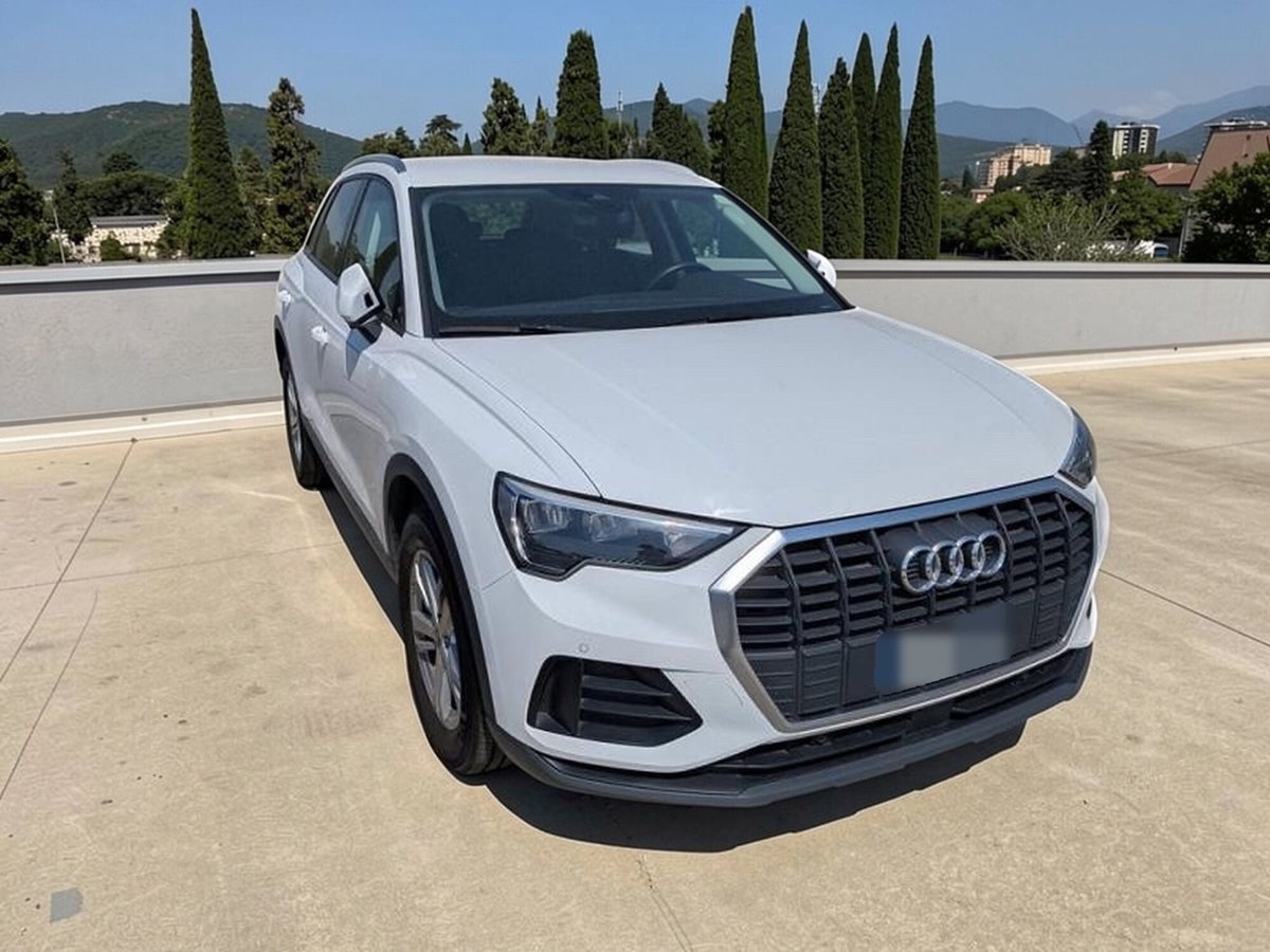 Audi Q3 45 TFSI e S tronic Business (2)