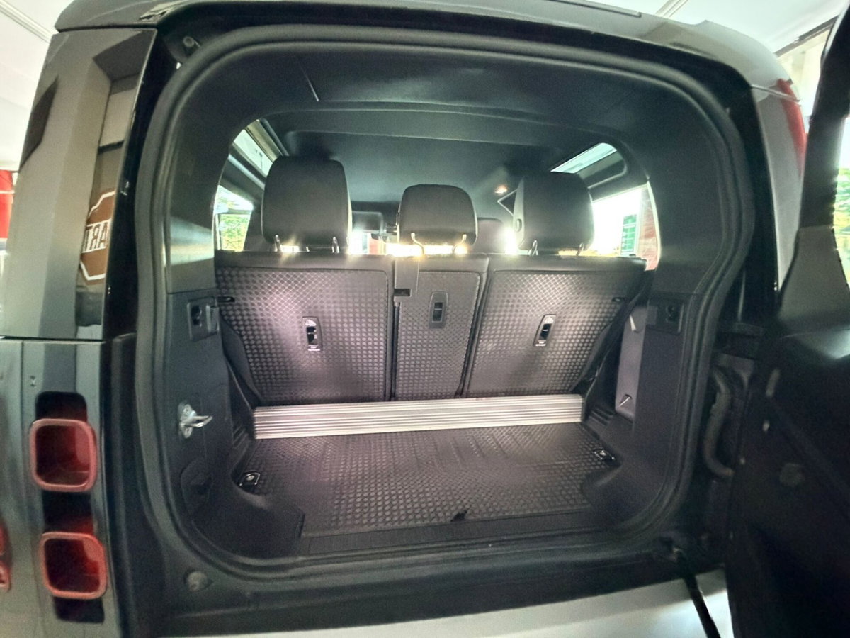Land Rover Defender 90 3.0d i6 mhev X-Dynamic SE awd 250cv auto (19)