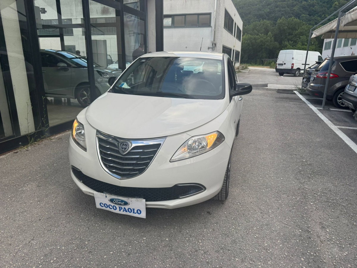 Lancia Ypsilon 1.3 MJT 16V 95 CV 5 porte S&S Silver (2)