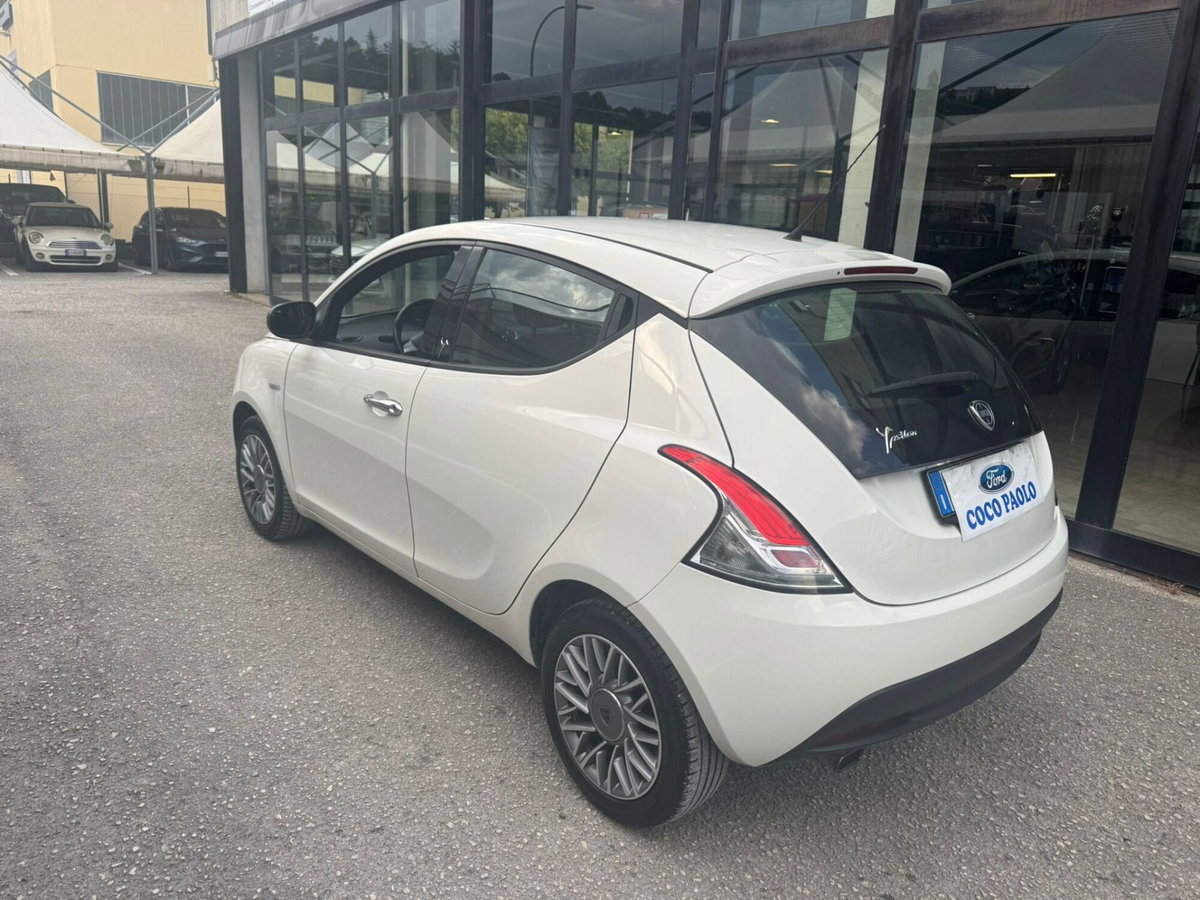 Lancia Ypsilon 1.3 MJT 16V 95 CV 5 porte S&S Silver (4)