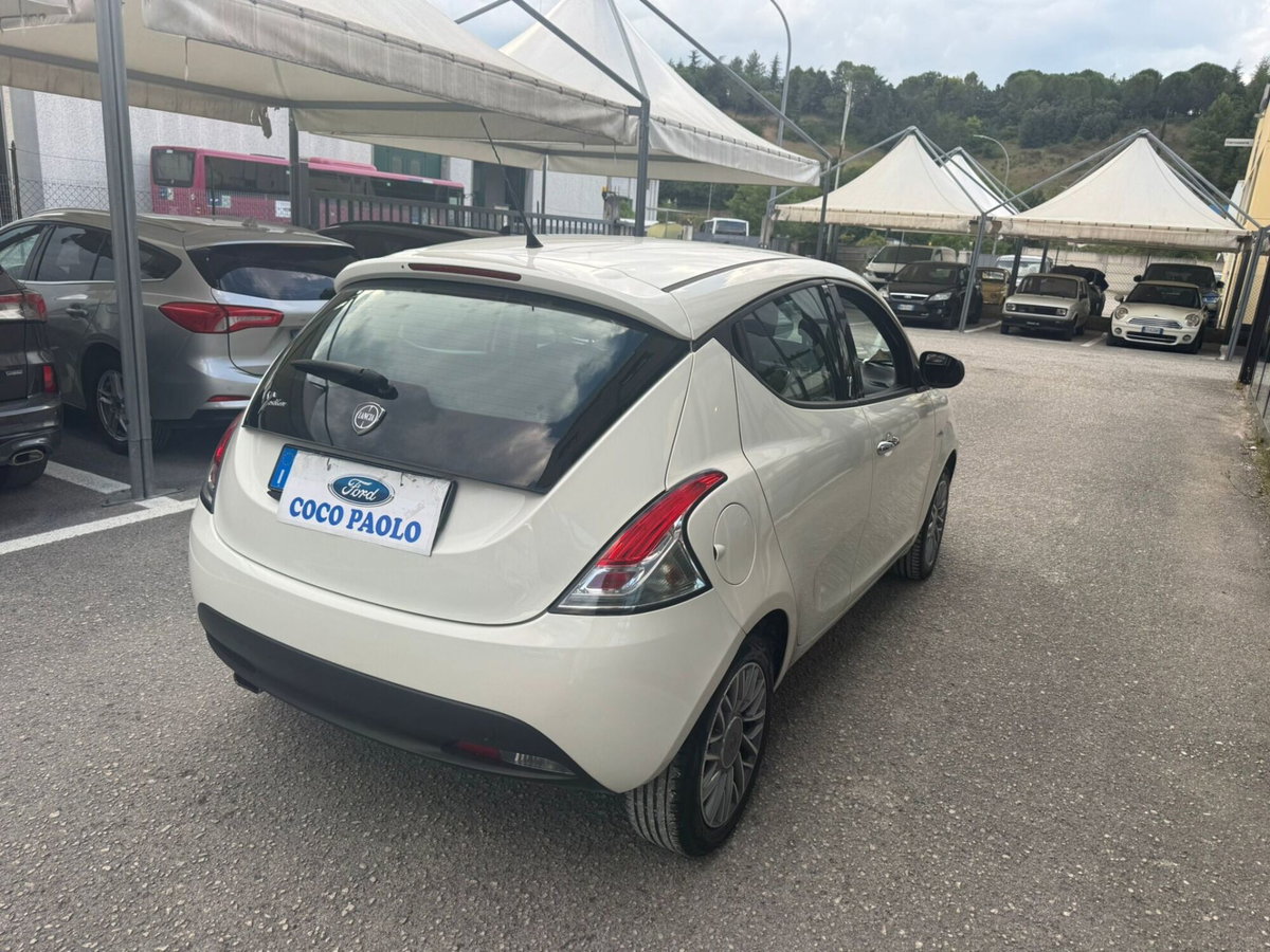 Lancia Ypsilon 1.3 MJT 16V 95 CV 5 porte S&S Silver (5)